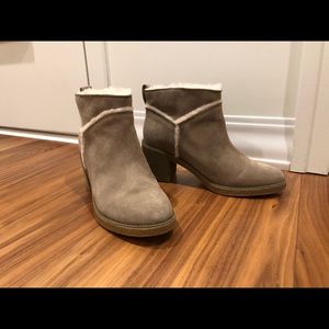 Ugg Kasen II Bootie size 7.5